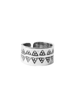 Hot Bly Triangle Etched Wide Band Rings