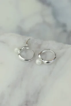 Outlet Grandeur Silver Pearl Hoops Earrings