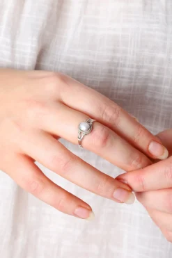 Online Pearl Cardi Oval Stone Ring Rings