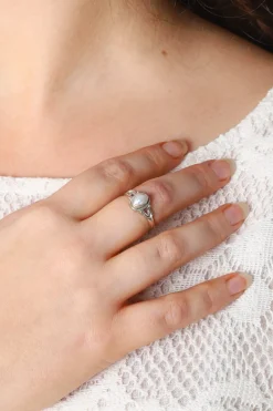 Online Pearl Cardi Oval Stone Ring Rings