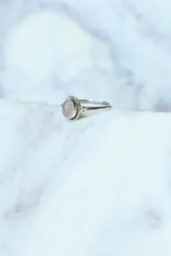 Sale Rose Quartz Elise Oval Ring Rings